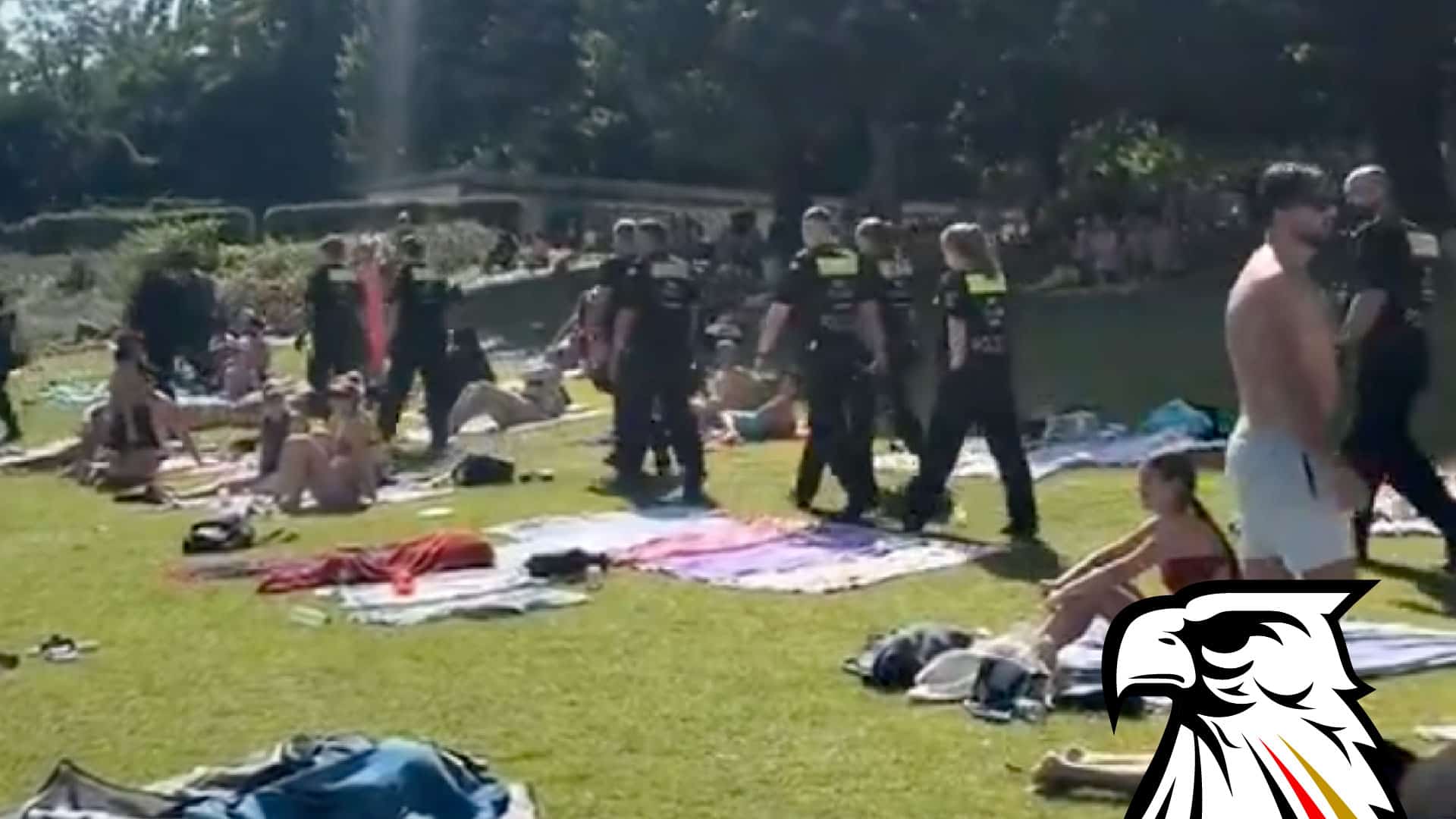 Freibad-Randale in Berlin: Einsatz-Hundertschaft eröffnet die Saison