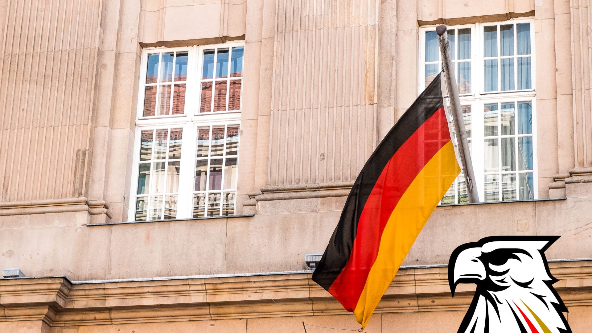 Irrenhaus Deutschland: Schwarz-Rot-Gold kann für „ausländische Mitbürger beleidigend wirken“