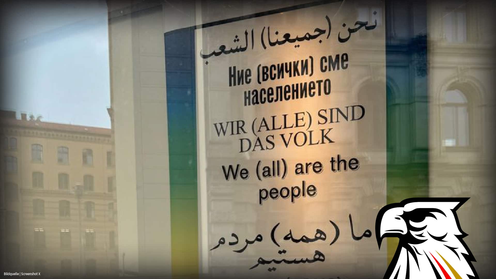 Bundestags-Plakat in Regenbogenfarben: „Wir (alle) sind das Volk“ auf Arabisch