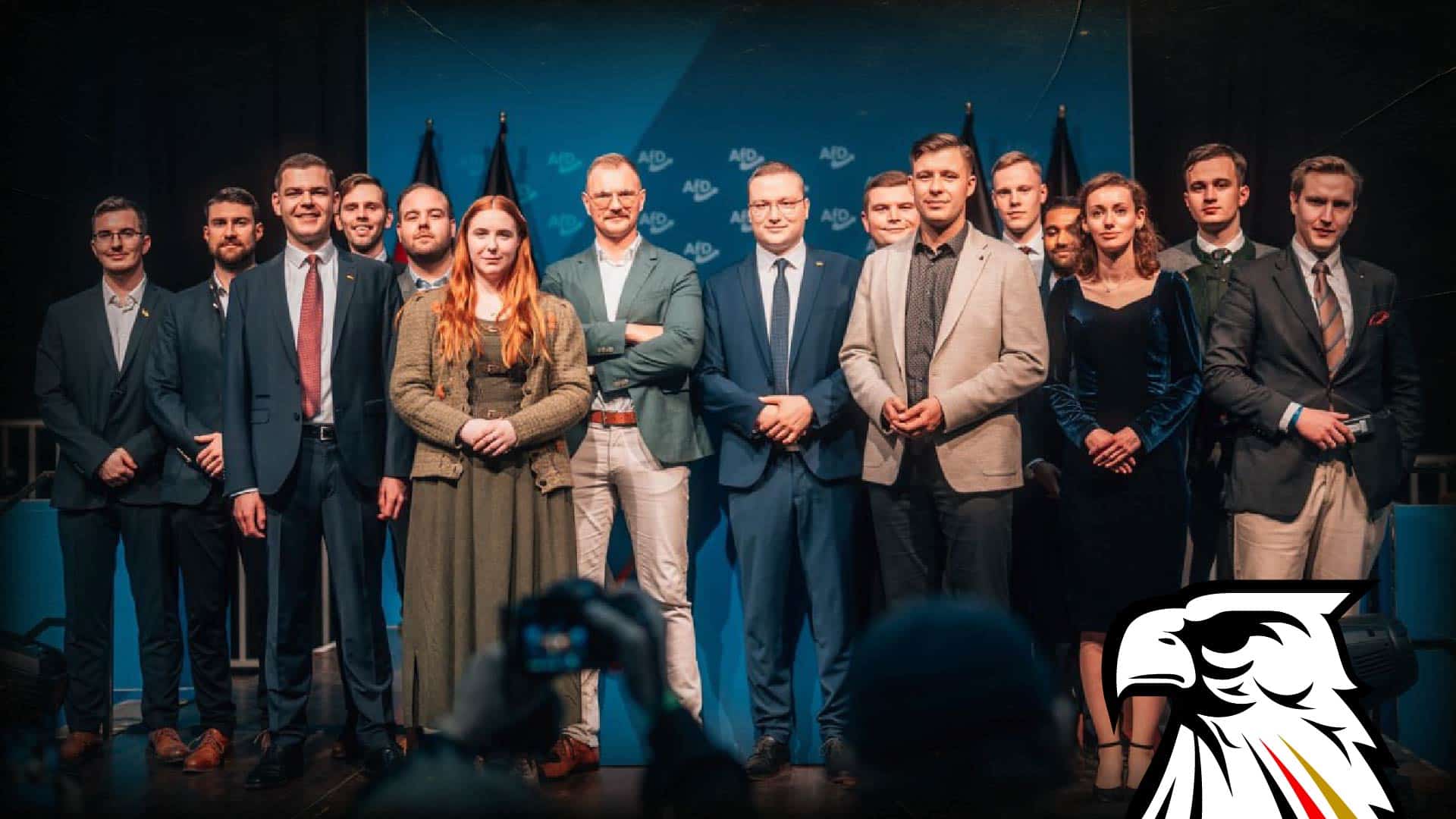 Deutschlandfahnen, Nationalhymne: „Jetzt trinken wir Bier“ – AfD-Jugendkonvent beendet